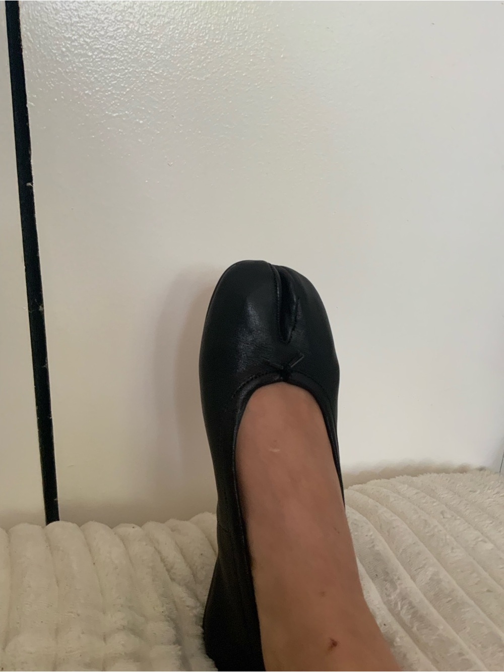 Steve Madden Black Split-Toe Leather Ballet Flat - Picture 6 of 7